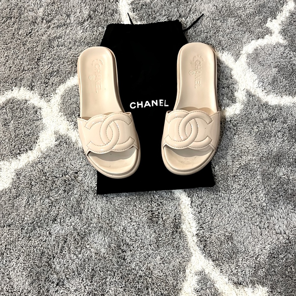 Womens Chanel slides